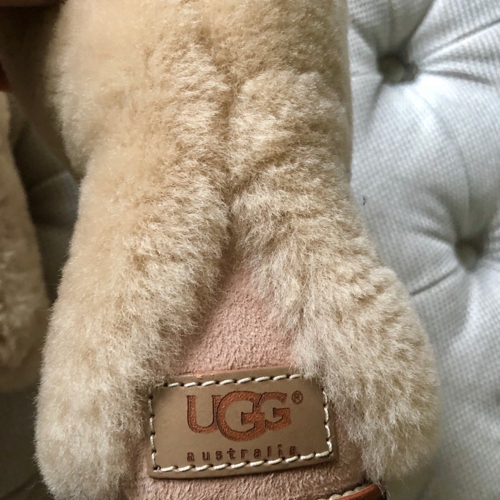 UGG BOOTS ❄️💨 - Picture 8 of 8